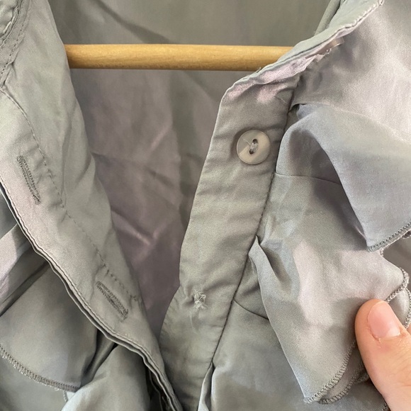 Sleeveless Silk Blouse - Picture 3 of 5